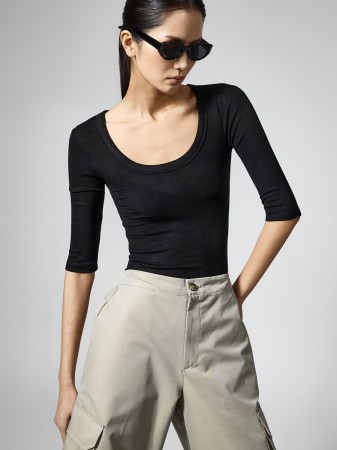 E4118 修身 U领 上衣 Korea